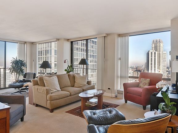 2nd image of 345 W Fullerton Pkwy APT 2508