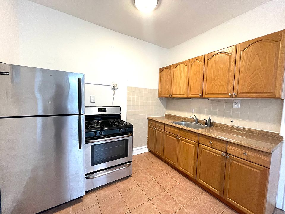 1st image of 2312 29th Ave APT 3R
