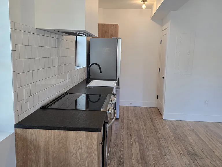 1401 Charles St #A — Photo 4