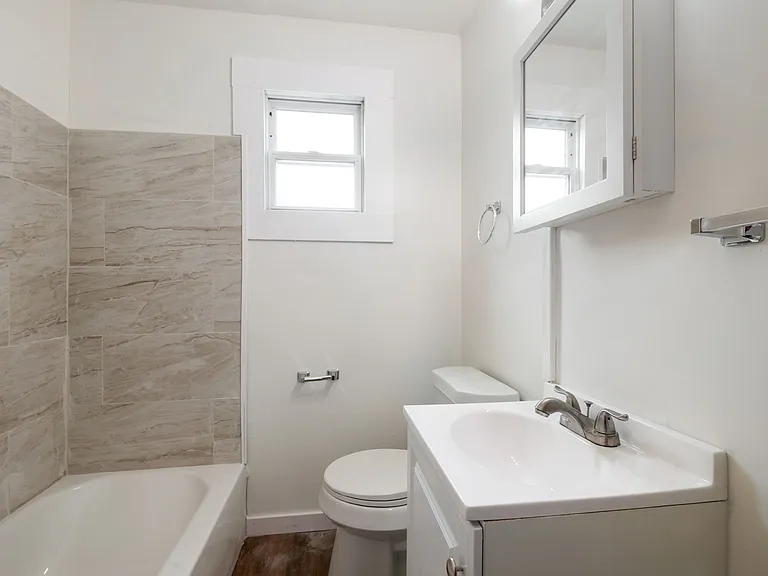 615 W Hollywood — Photo 9