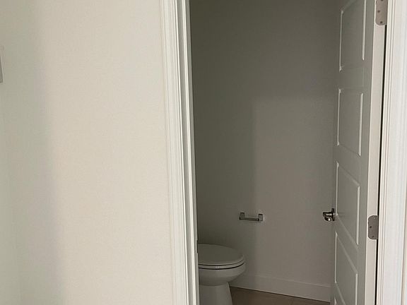 5th image of 5906 Bonneville St #1