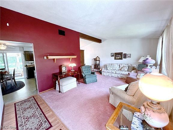 4th image of 304 Crestview Dr