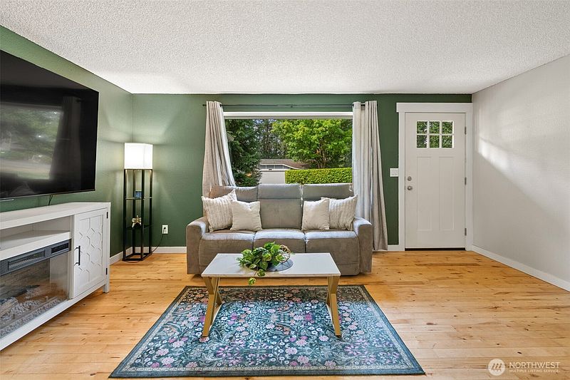 5th image of 3965 Celeste Court SE