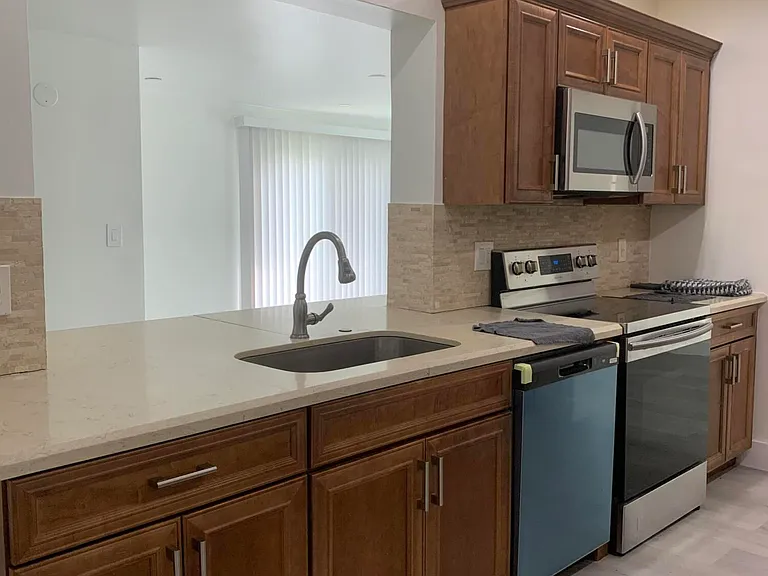 4005 NW 76th Ave — Photo 19
