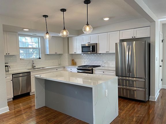 5th image of 415 12th Ave NE