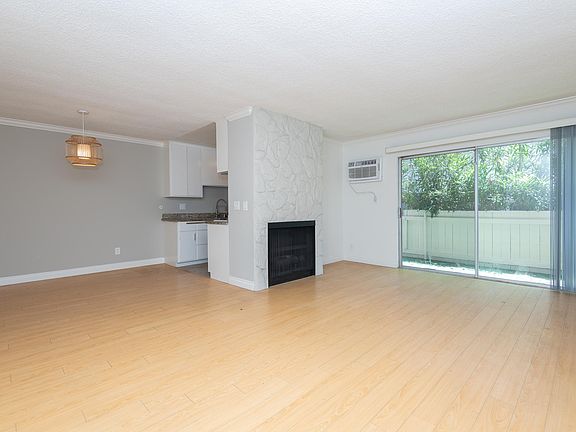 2nd image of 3646 Mentone Ave APT 2