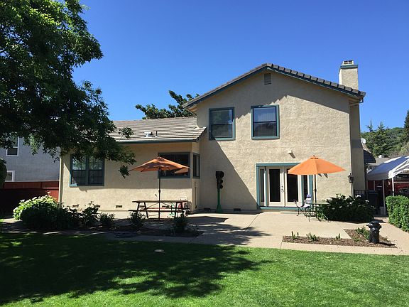 3rd image of 412 Oakwood Cir