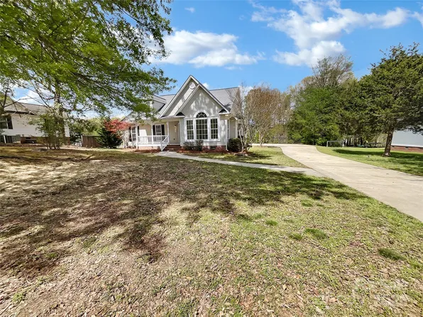 918 Clover Park Dr, Clover, SC 29710