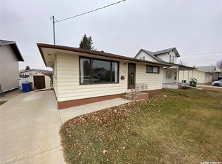 376 Maple Ave, Yorkton, SK S3N1X3