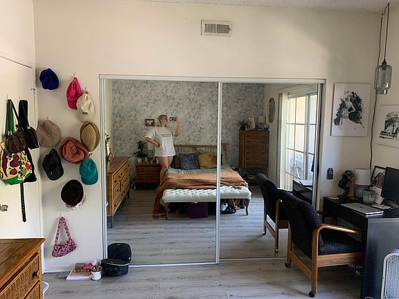 4th image of 11018 Morrison St #1