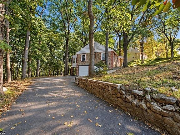 2nd image of 601 Succasunna Rd