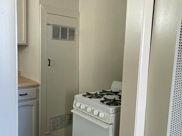 705 N Saint Vrain St #9 — Photo 3