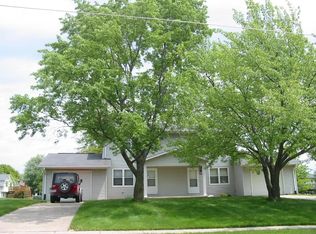 3441 Hillandale Rd, Davenport, IA 52806