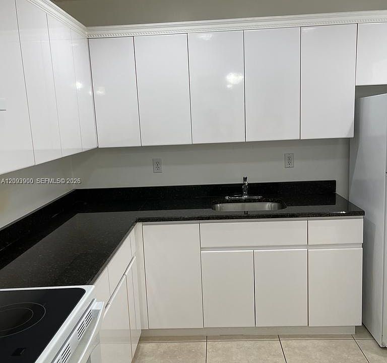 1st image of 724 NE 4th St APT 8