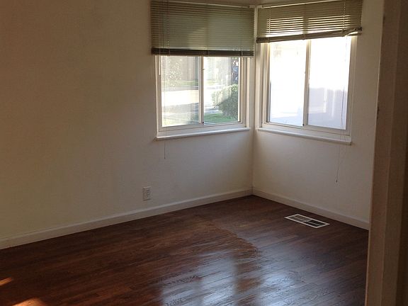 4th image of 109 W Essex St