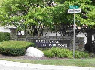 4989 Oak Hill Dr #38, Waterford, MI 48329