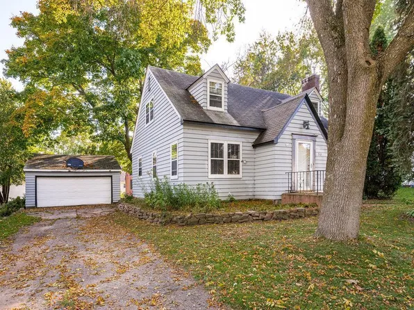 317 1st St, Sandstone, MN 55072