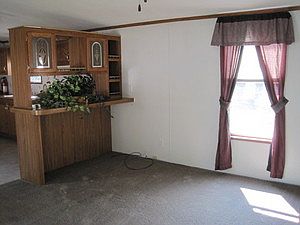 4th image of 90 Robinson Dr