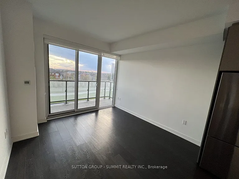 85 Oneida Cres #401 — Photo 12