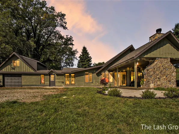 292 4th St, Plainwell, MI 49080