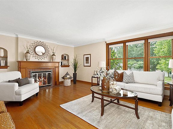 3rd image of 30 Tealwood Dr