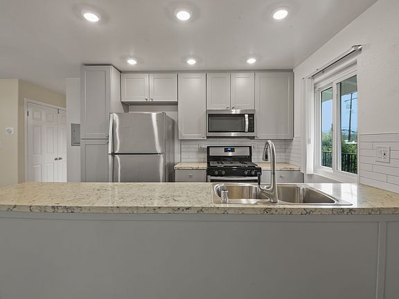 1023 Ashland Kitchen