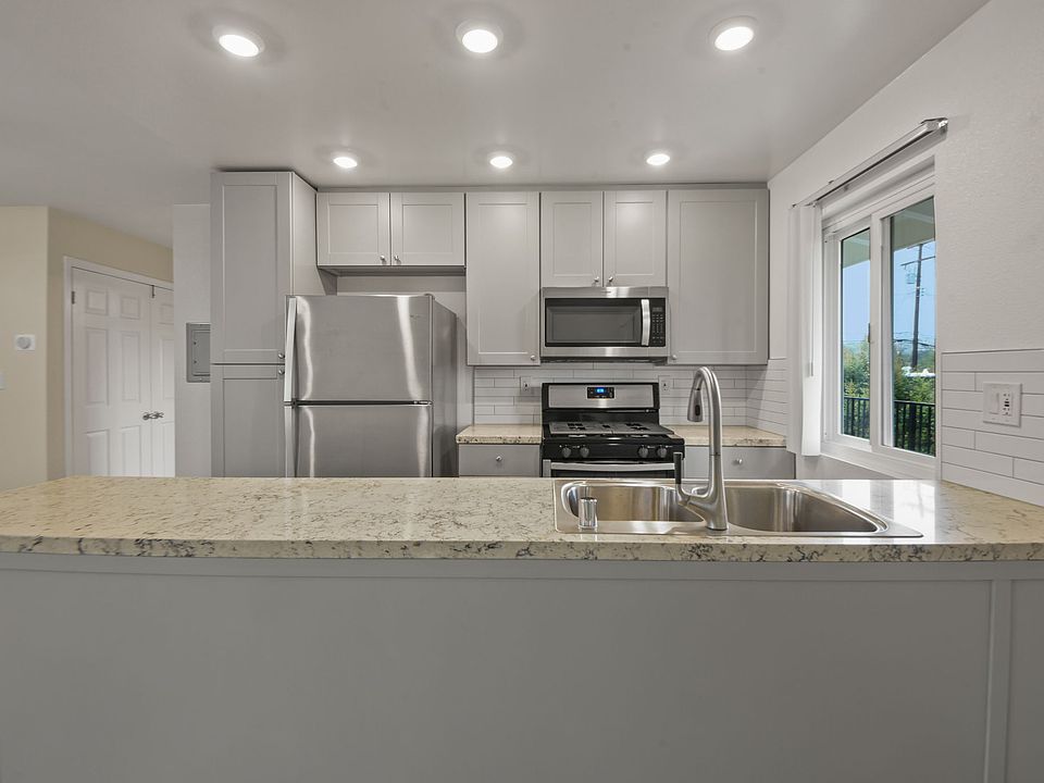 1023 Ashland Kitchen