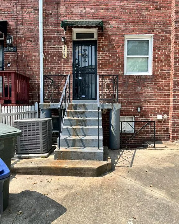 2327 13th Pl NE