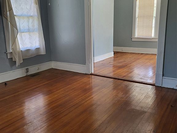 5th image of 1020 Sayre St