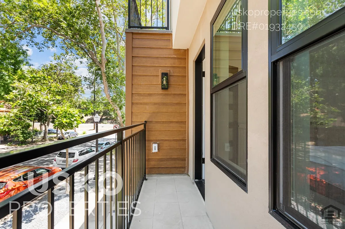 2824 D Street — Photo 3
