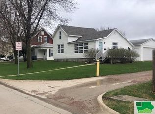 308 7th St SW, Orange City, IA 51041