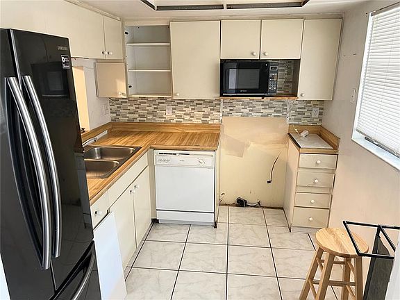 2nd image of 3036 Eastland Blvd Unit E201