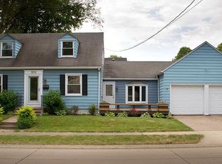 1010 25th St, Bettendorf, IA 52722
