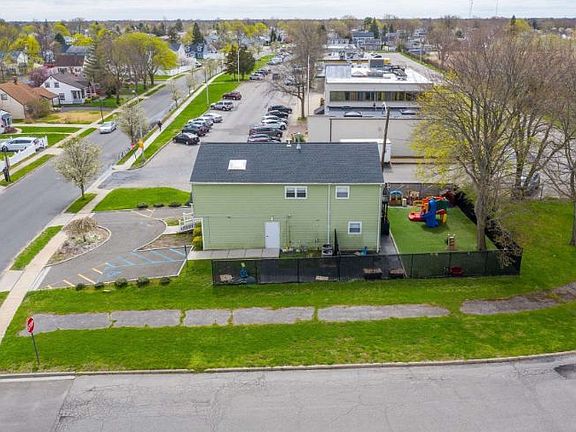 3rd image of 148 Center Ln