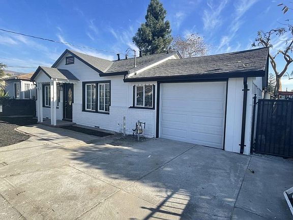 5th image of 3180 E Hills Dr