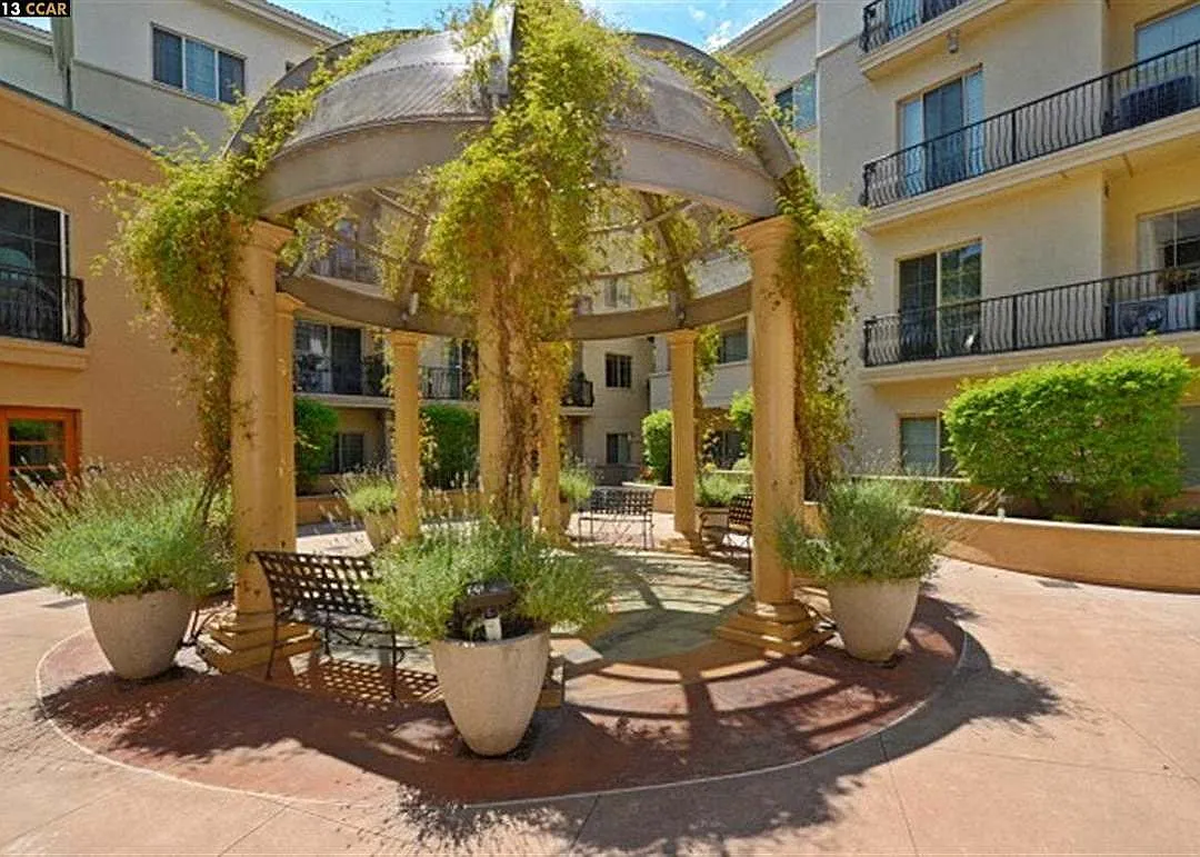 2 bed, 796 sqft, $3,750 — Photo 3