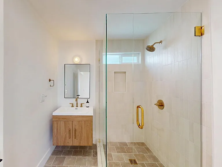 15242 Morrison St — Photo 8