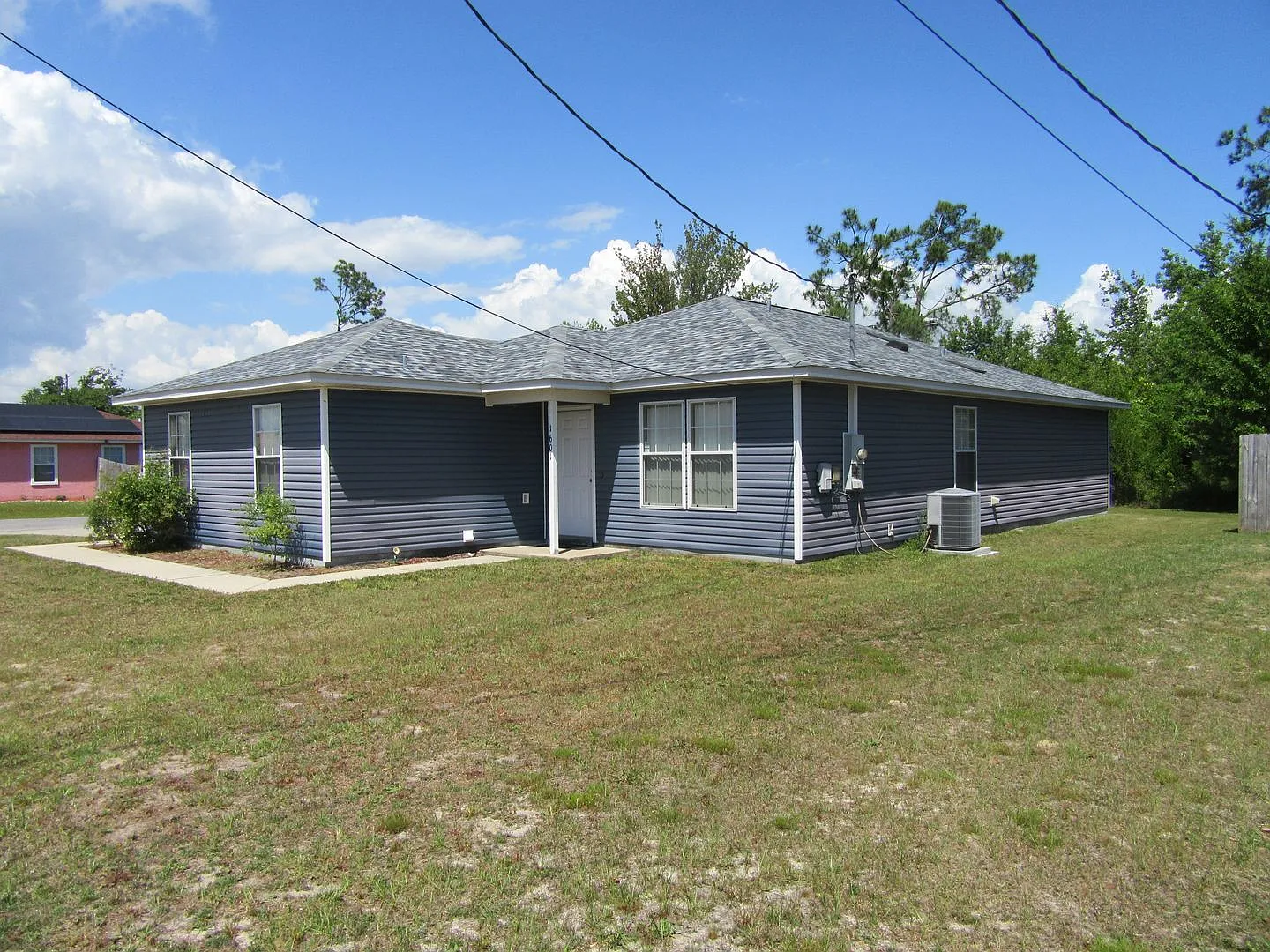 3 bed, 2.0 bath, 1220 sqft, $1,750 — Photo 1
