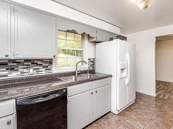 3rd image of 2206 Buehrle Dr