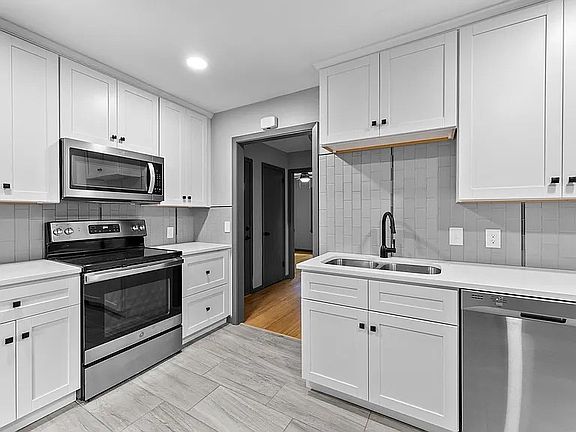4th image of 5146 Vincent Ave N #A