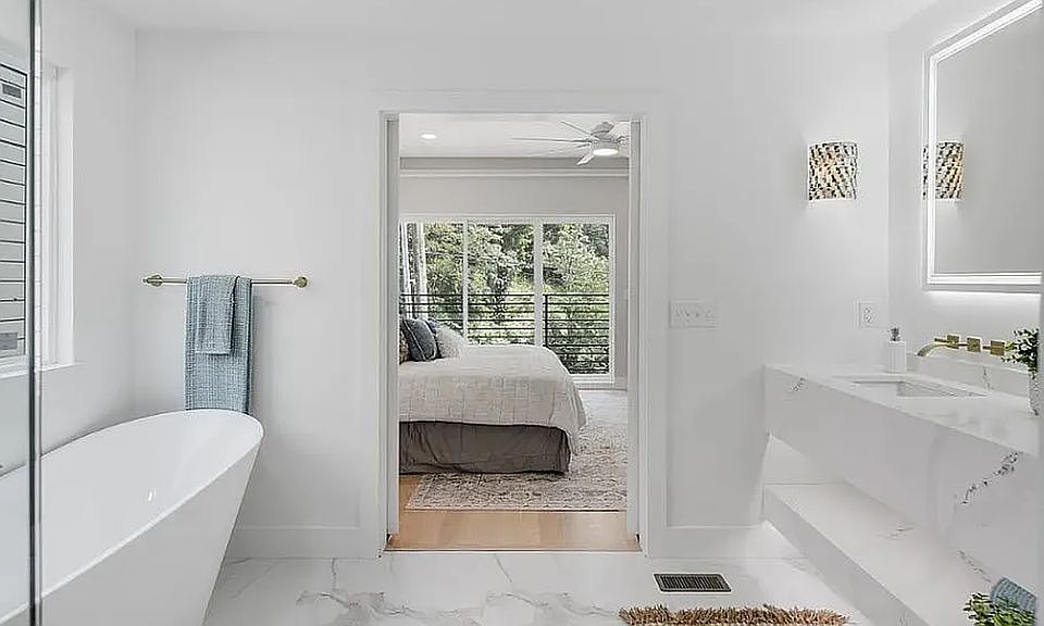 2nd image of 13 Garden St