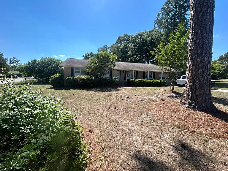 1015 Walters Ln — Photo 2