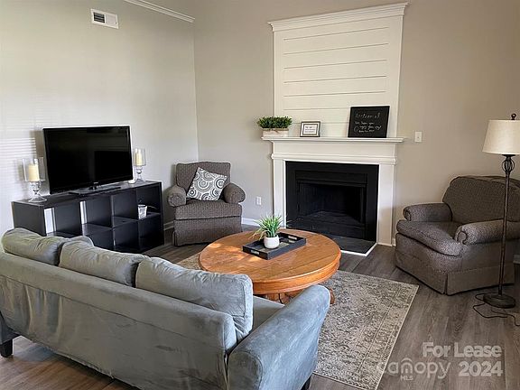 3rd image of 16502 Glenfurness Dr