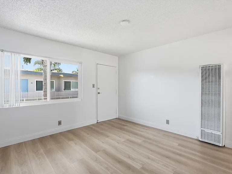 Sunrise Manor — Photo 22