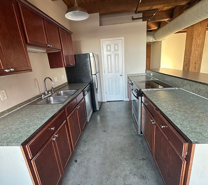 1st image of 415 N 3rd St #17628667