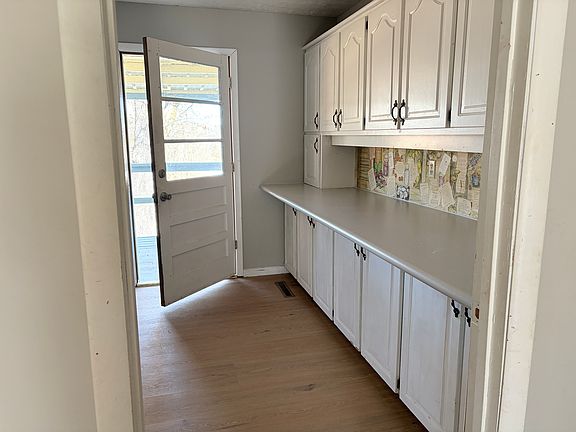 5th image of 620 Wayland Dr