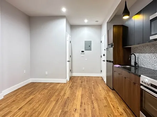 325 Putnam Avenue image 7 of 15