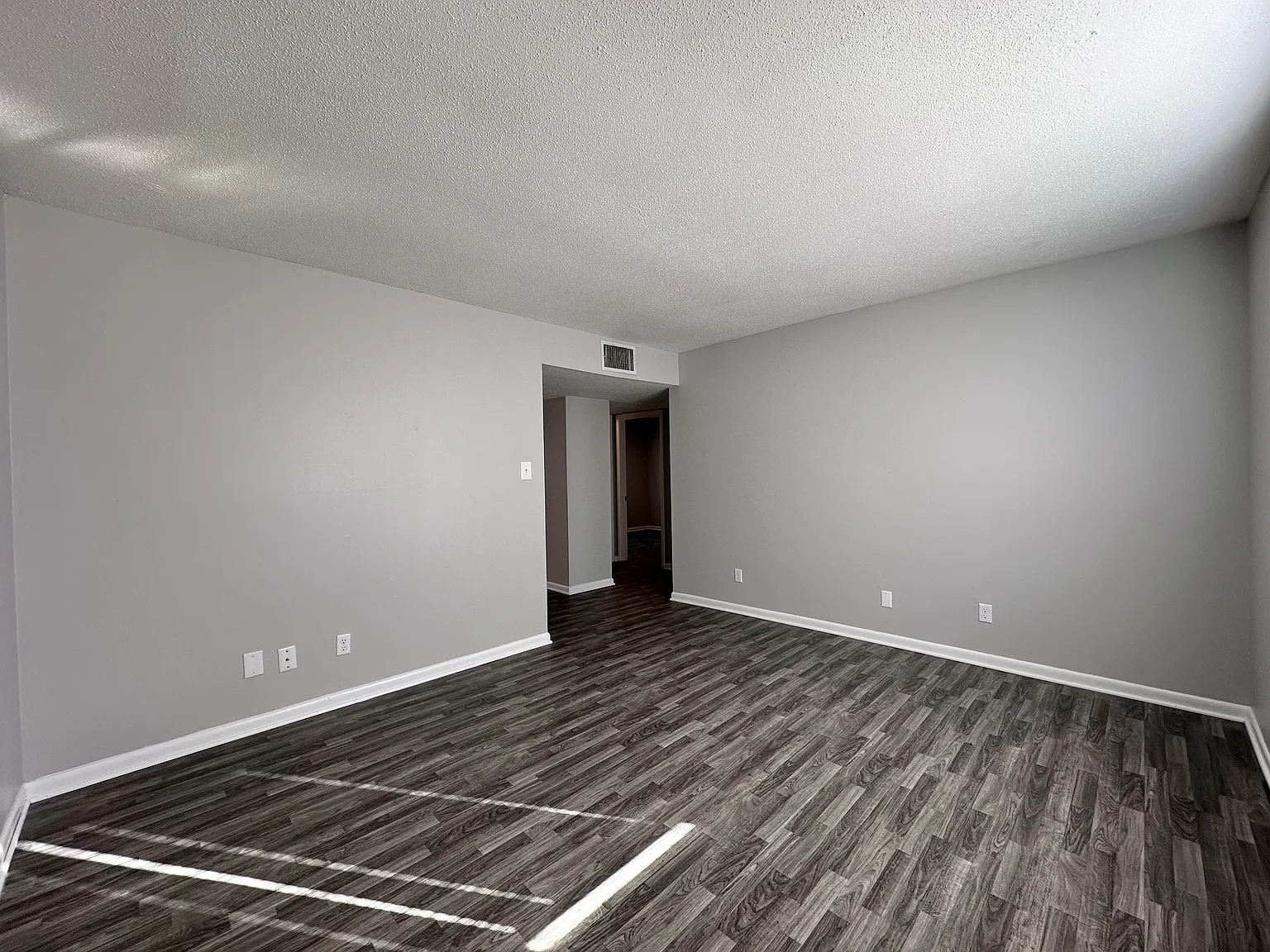 2 bed, 738 sqft, $1,188 — Photo 4