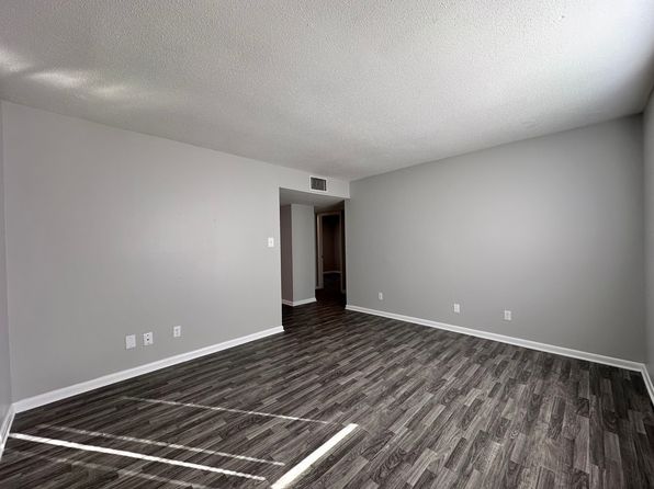 821 Twin Oaks Way APT 124