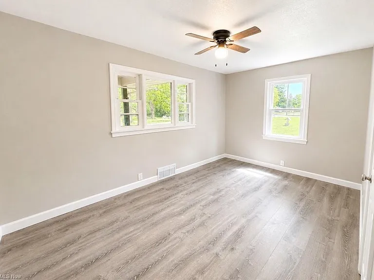 1185 Townsend Ave — Photo 9